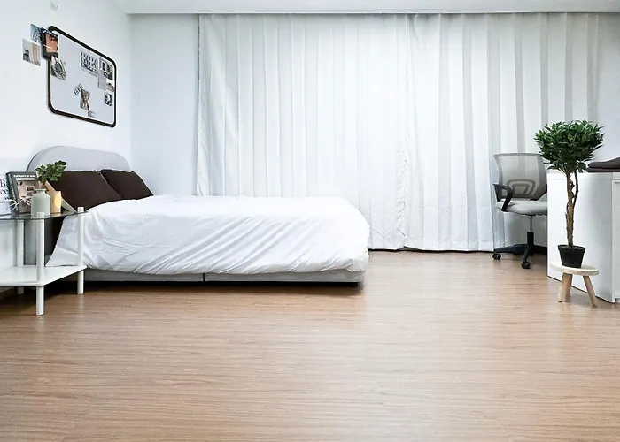 Yongsan Near Itaewon, Hongdae, Myeongdong & Gyeongbokgung Apartment *