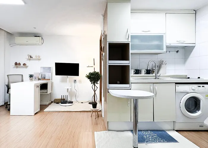 Yongsan Near Itaewon, Hongdae, Myeongdong & Gyeongbokgung Apartment *