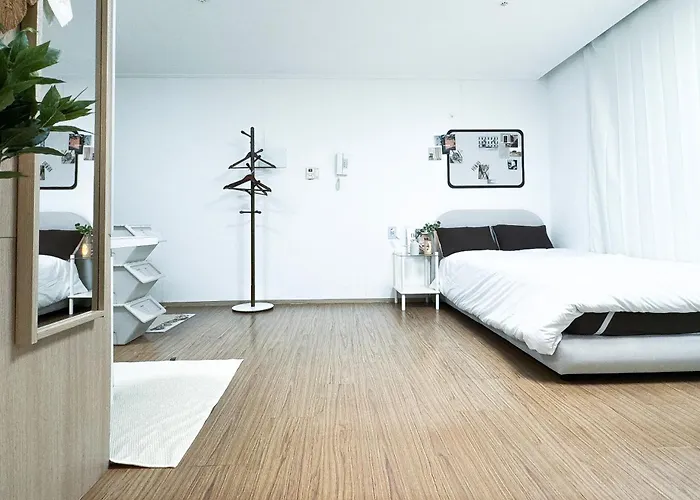 Yongsan Near Itaewon, Hongdae, Myeongdong & Gyeongbokgung *