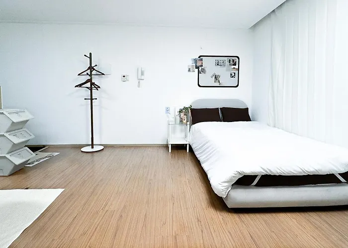 Apartment Yongsan Near Itaewon, Hongdae, Myeongdong & Gyeongbokgung *